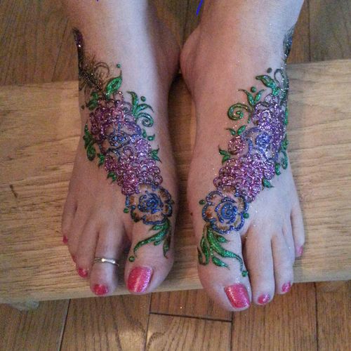 Henna and glitter on feet.
In case it wasn't obvio