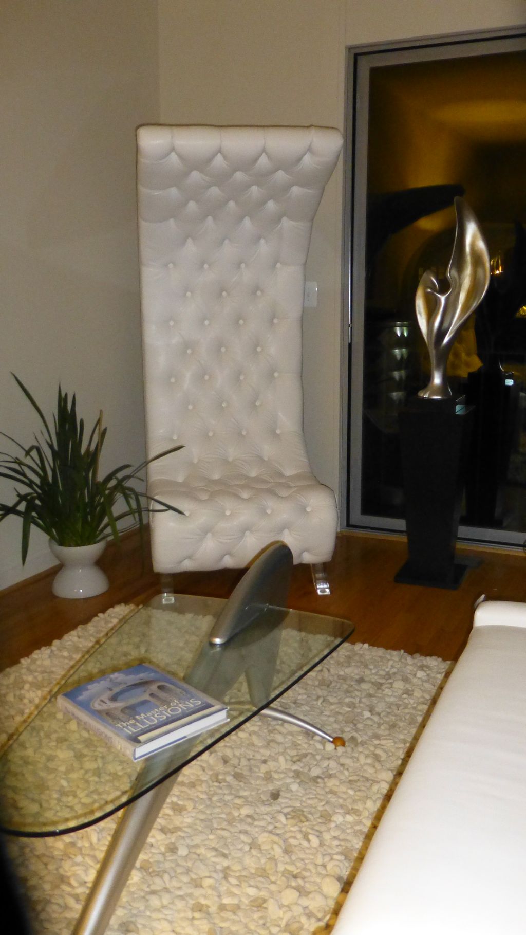 Contemporary - 6' tall white leather chair with ac