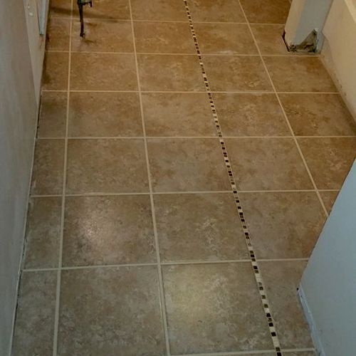 Tile floor w/Mosaic stripe