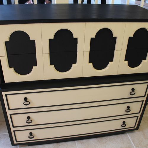 Five drawer dresser refinished in shabby paints ch