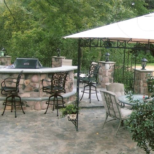 Outdoor bar with stamped concrete patio