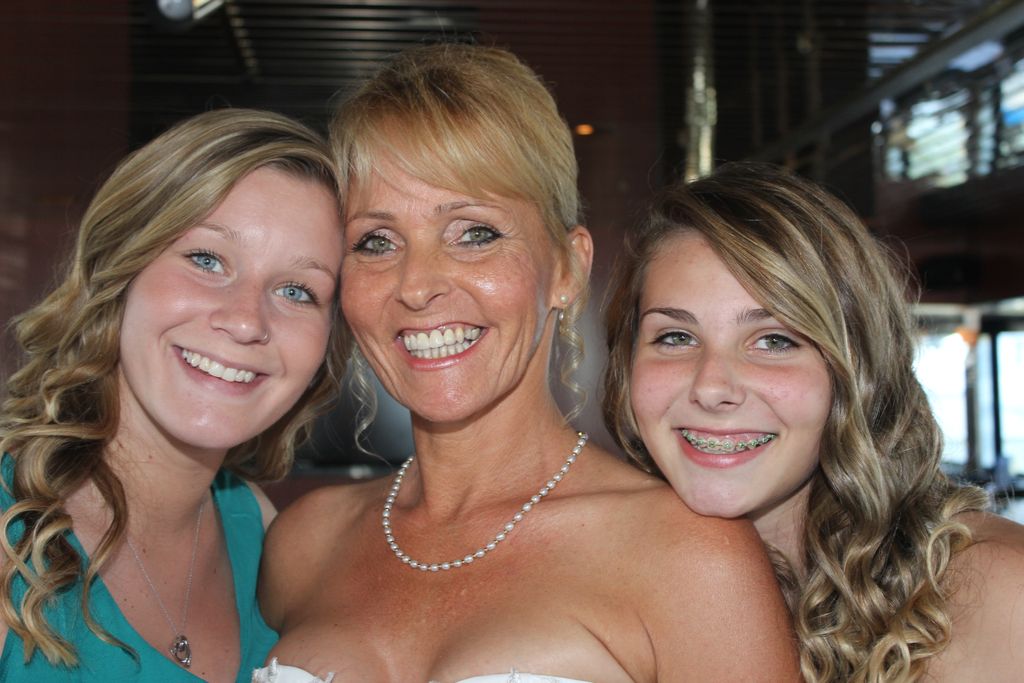 Mom and daughters wedding day