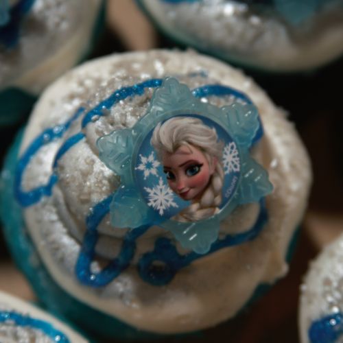 Frozen Cupcakes (blue velvet cake)