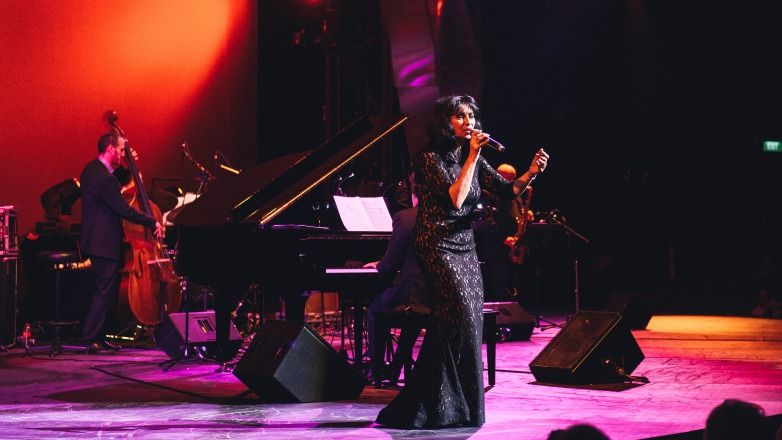 w/ Dutch singer Laura Fygi live in Singapore