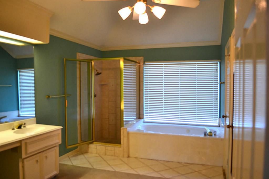 Old Master Bathroom.