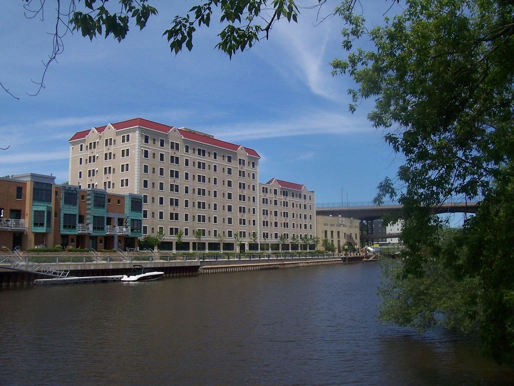 Brewer's Point - apartment building
downtown Milwa