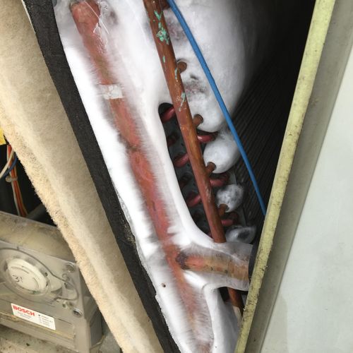 Frozen condenser coil, result in hot air blowing i