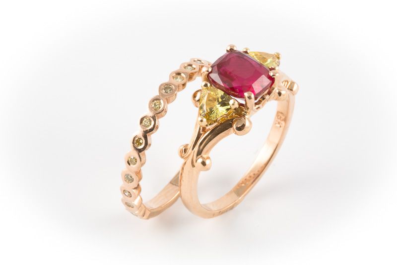 18karat rose gold wedding set with ruby, yellow sa