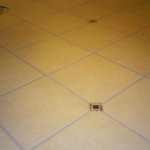 Tile/Laminate flooring