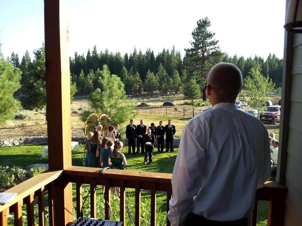 We love outdoor weddings!