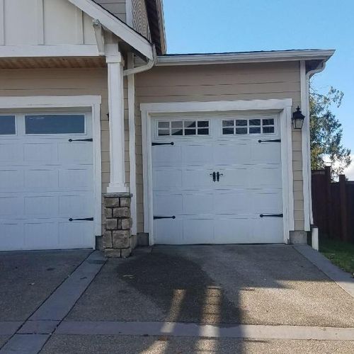 We provided all types and styles of garage doors. 