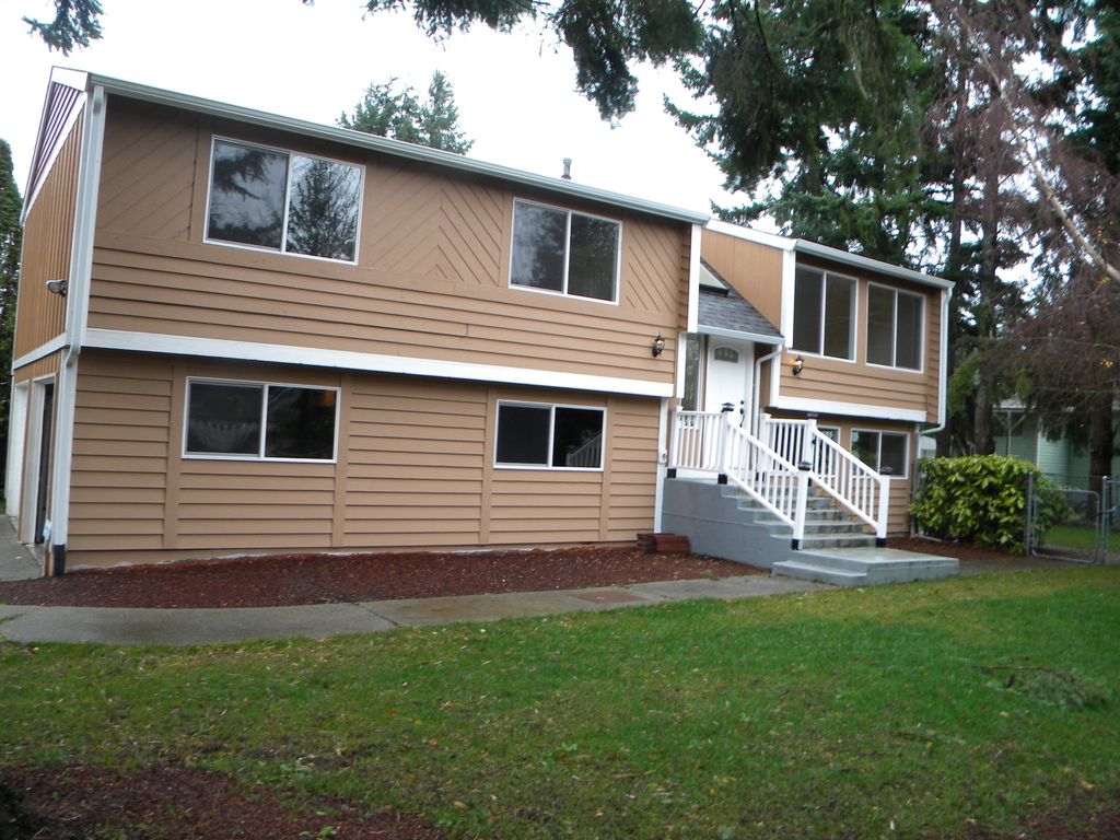 Four bedroom in Lakewood