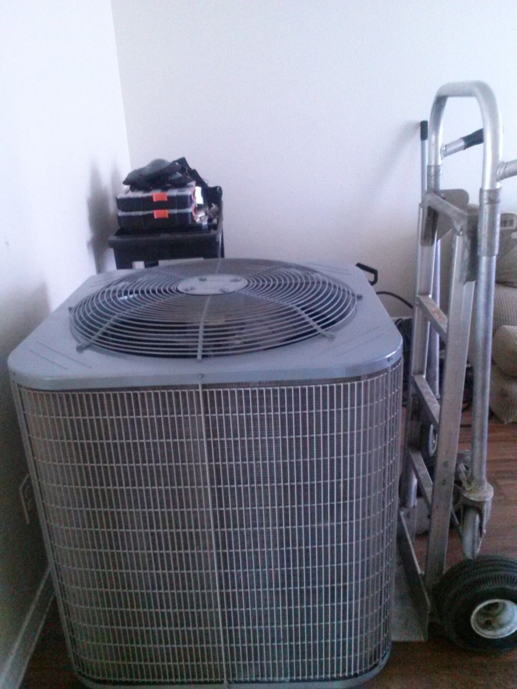 Split System 5 Ton.