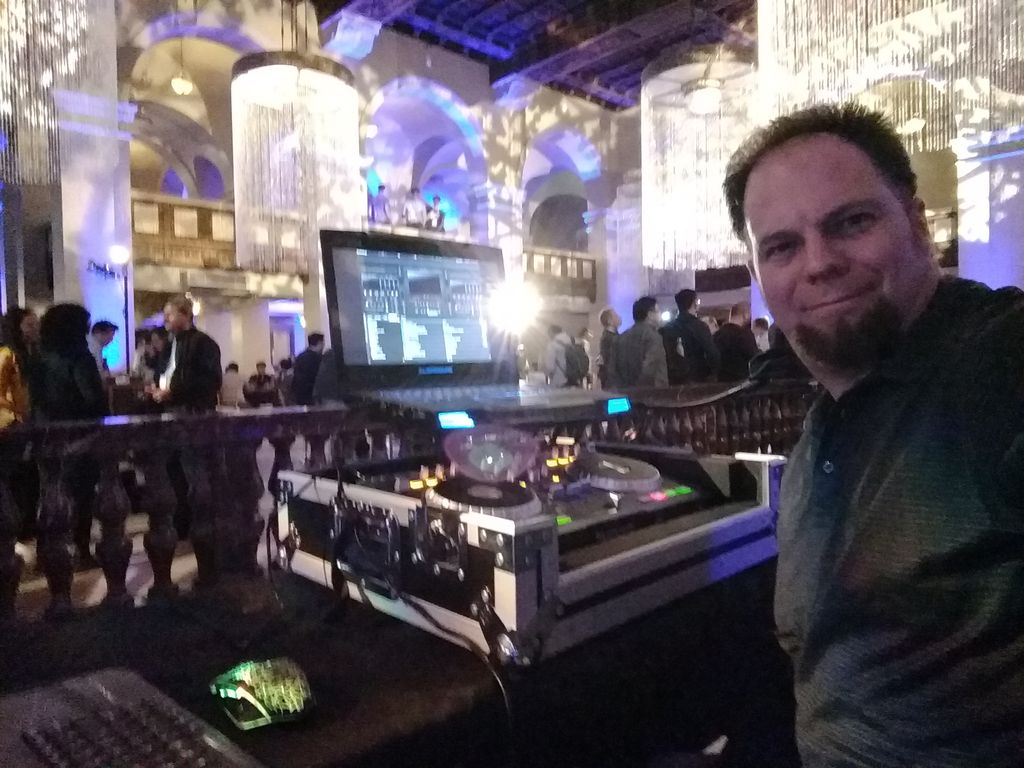 Steve performing at Majestic LA with the lighting 