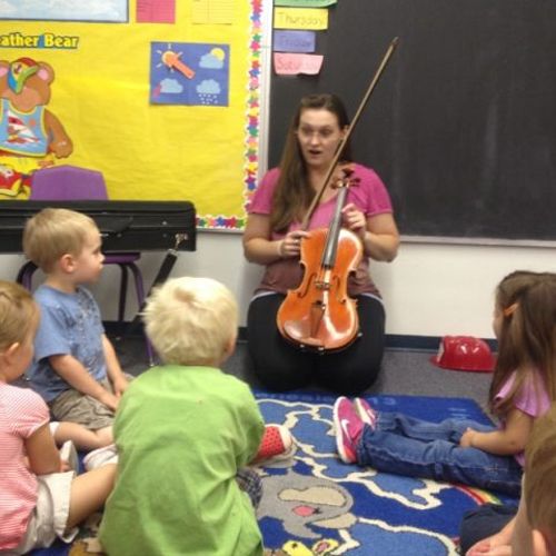 Strings instructor Veronica teaching students abou