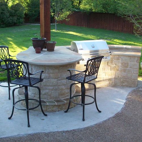 Increase your outdoor living space with a new bar 