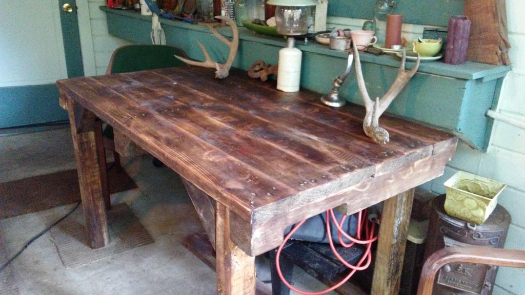 workbench made from pallets,