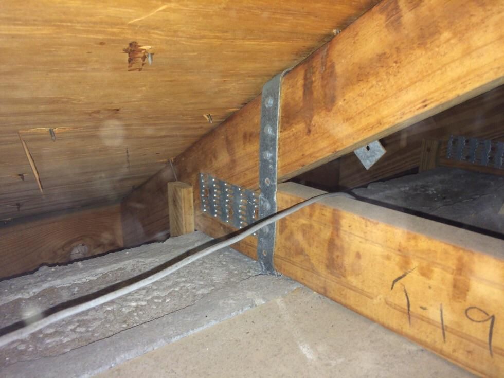 Correct roof to wall attachment.
Hurricane strap