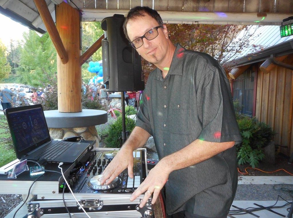 DJ Tek Projekt Grants Pass High Class Reunion 1975