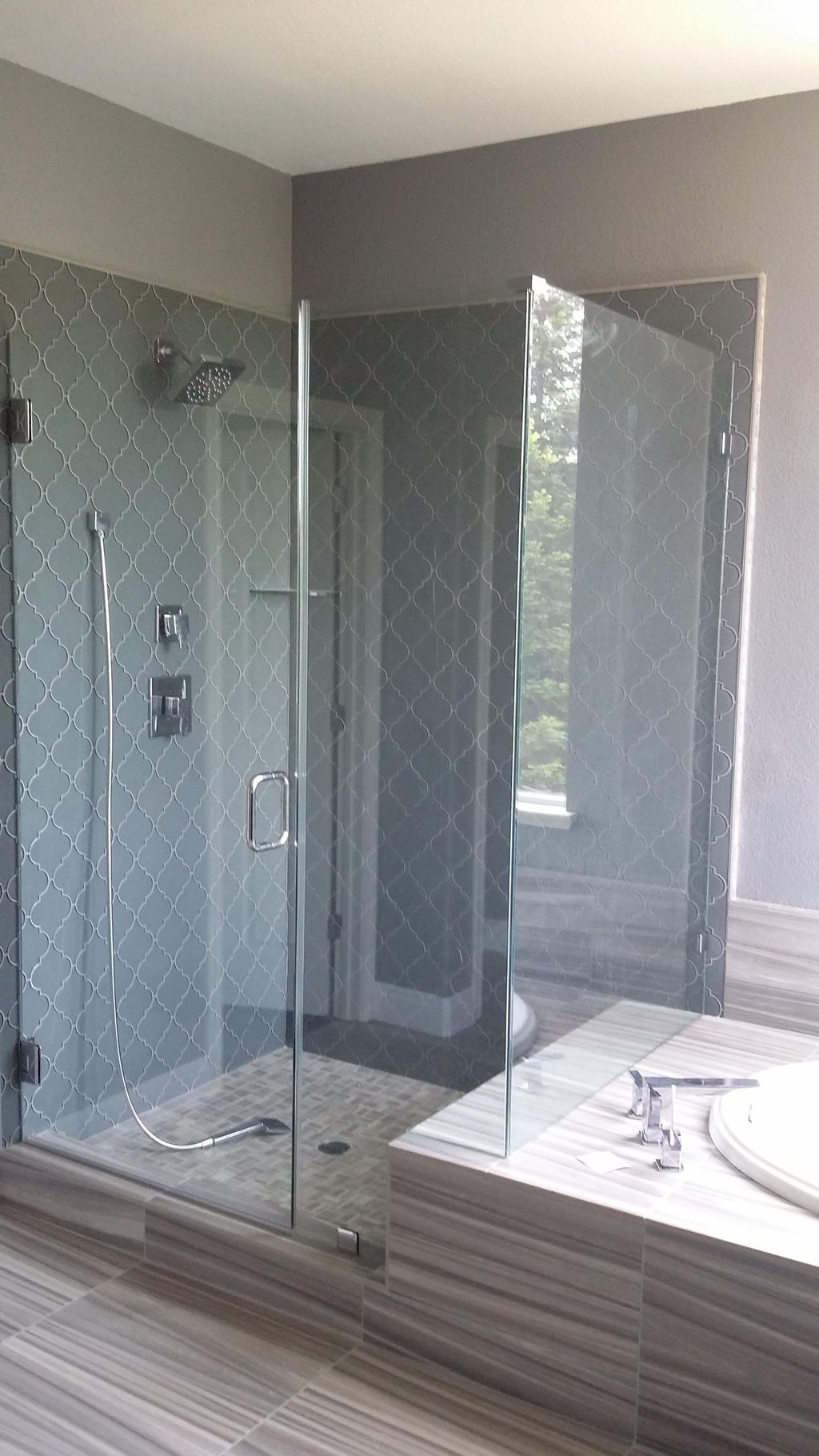 Frameless 180 90 with bench seat