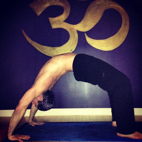 How many yogis does it take to change a lightbulb?