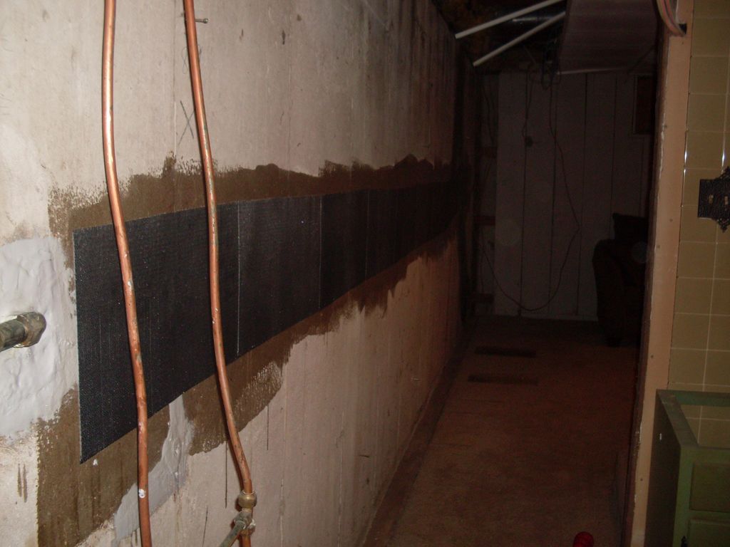Horizontal foundation crack stabilized with struct