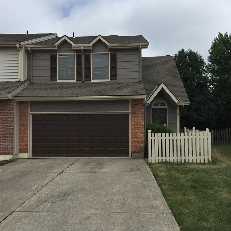 Adorable duplex in Lees Summit. Color selection an