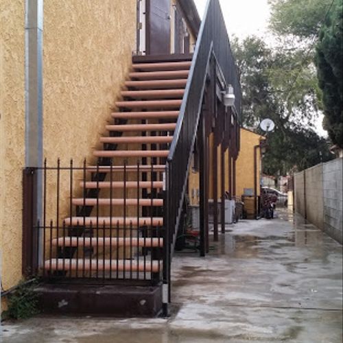NEW METAL STAIRS FRAME WHIT NEW METAL POSTS
NEW CO