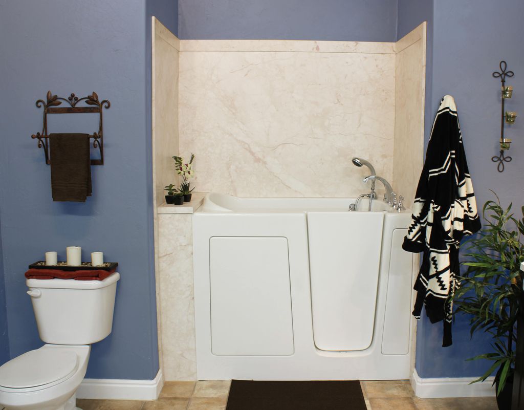 Walk in bathtub with door