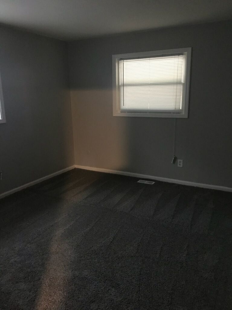 New Carpet, new paint, & new blinds