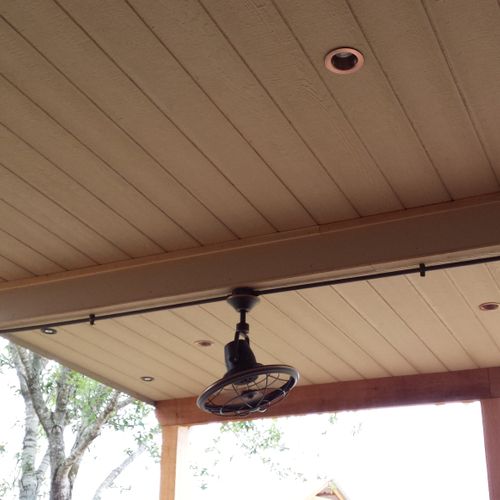 Outdoor patio fan with 4" recessed lighting
