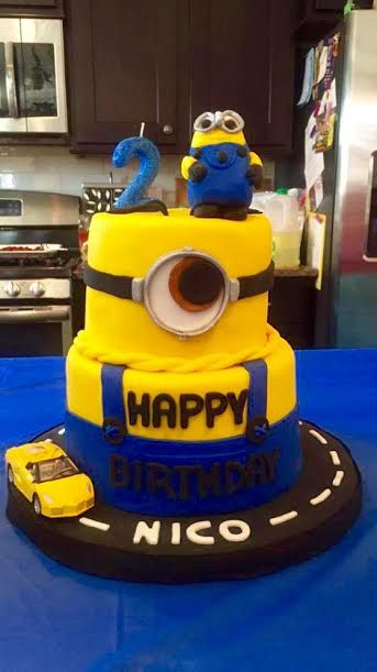 Minion Cake! Vanilla Cake with Vanilla Bean Fillin
