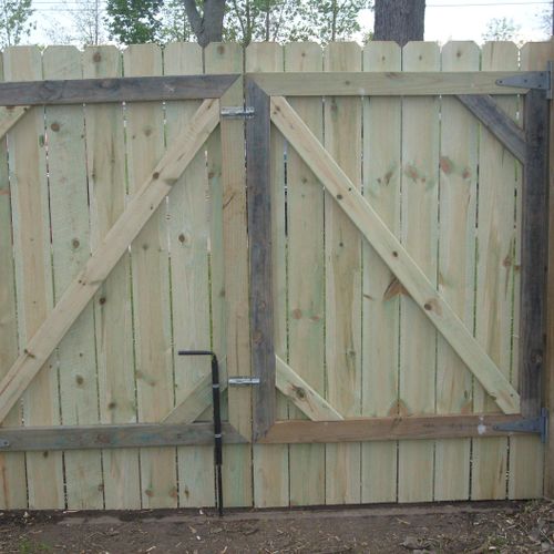 Privacy Fence Gate Build