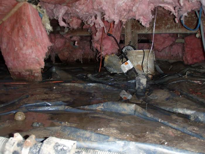 This crawlspace really need a good cleaning.