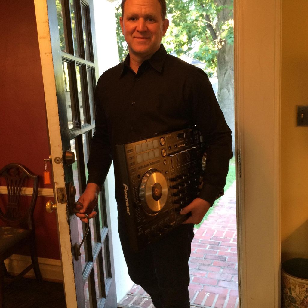 Dj Christopher from Callender Entertainment LLC