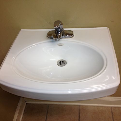 A more brighter sink after the use of the poper cl