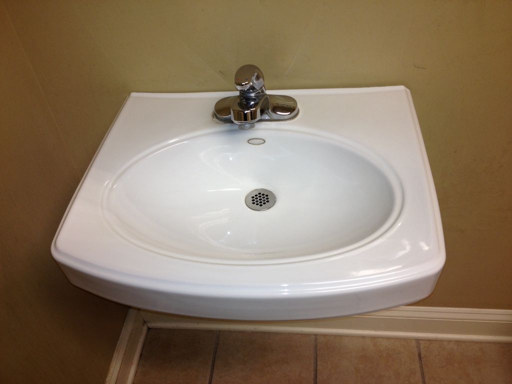 A more brighter sink after the use of the poper cl