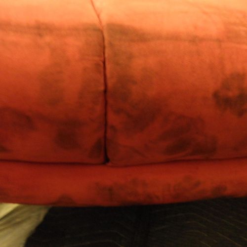 Before
Heavily sooted velvet chaise