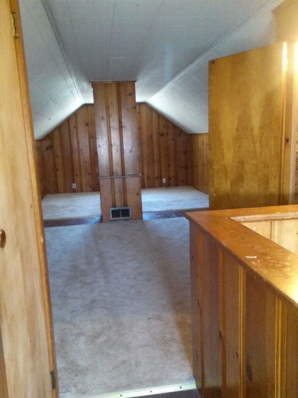 Cleaning of a rental upstairs bedroom