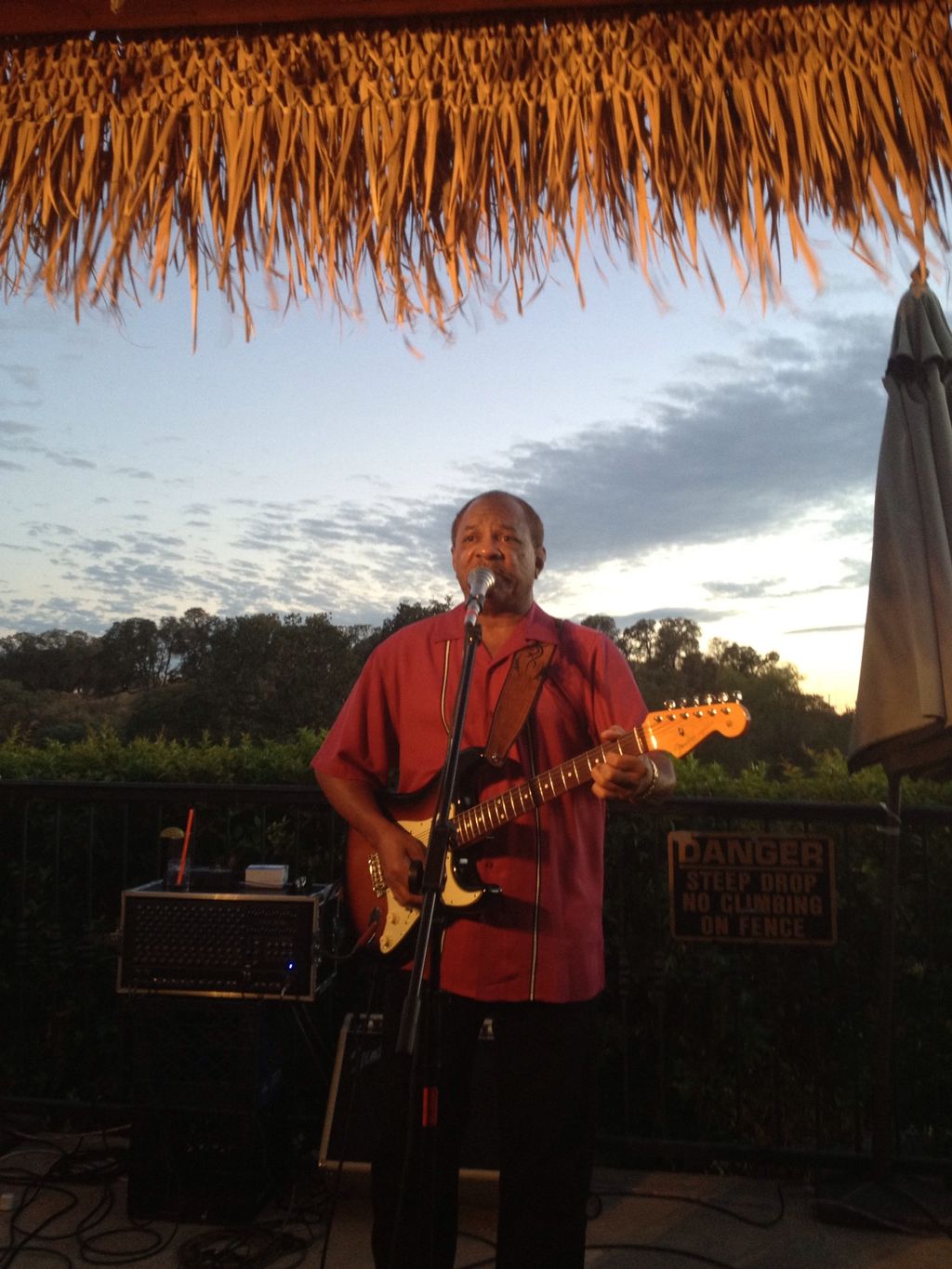 A picture of Mike playing a few tunes before Carol
