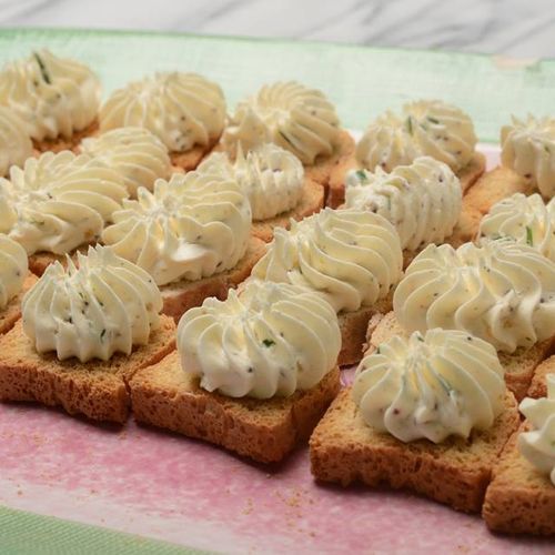 Mini chive-cream toasts for a dinner party