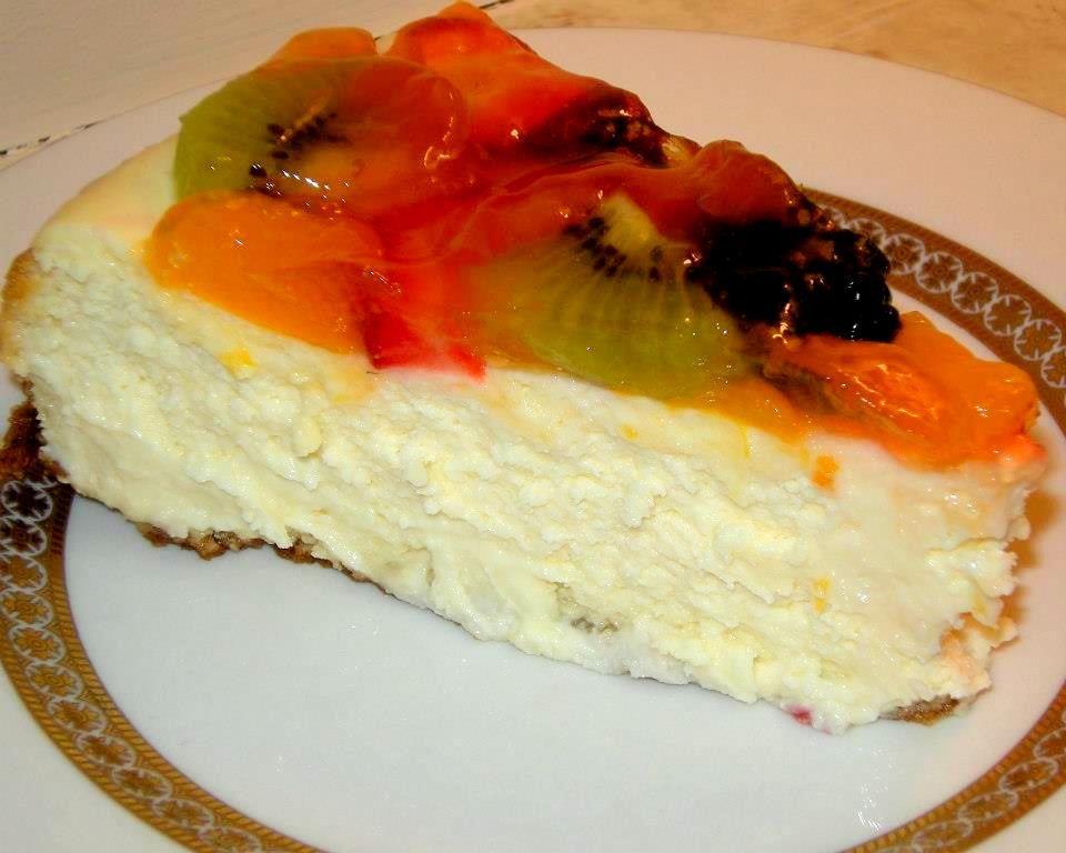 Cheesecake with a gingersnap crust, topped with st