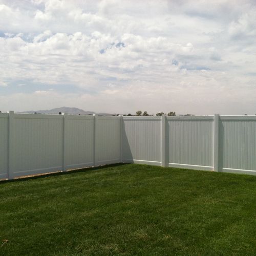 white privacy fence 68 inch body / 5.5 smooth rail