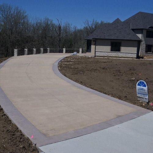 Rear two tone colored driveway.