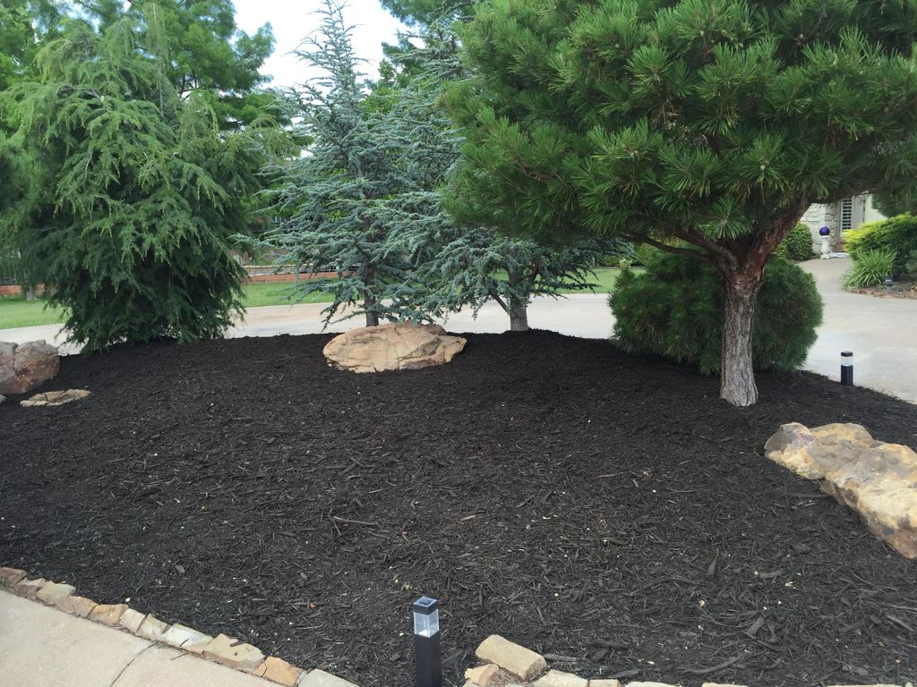 Weed barrier & mulch flowerbeds