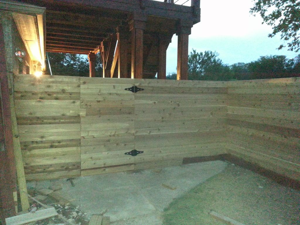 Horizontal Western Red cedar fence.