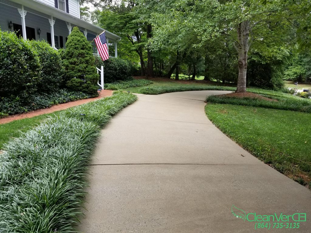 Concrete pressure washing. 