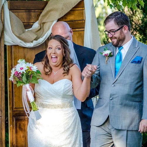 Happy bride at ceremony in Meridian, Idaho.   Phot