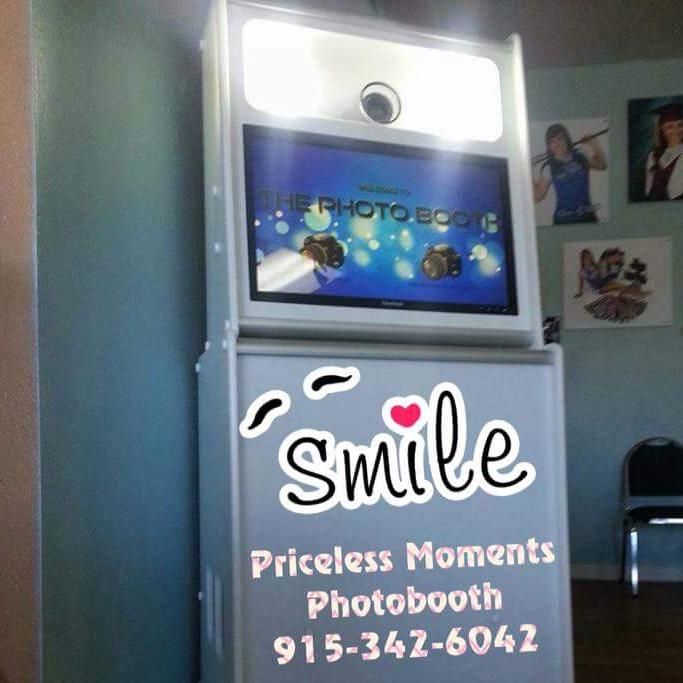 PRICELESS MOMENTS PHOTOBOOTH