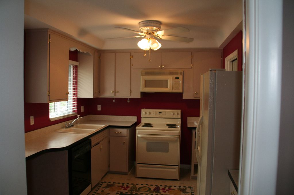 Before Kitchen
Old and Drab. Not very functional